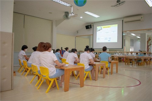 Tập huấn trực tuyến bồi dưỡng chuyên đề  Tăng cường bồi dưỡng cảm xúc tích cực cho giáo viên mầm non trong chăm sóc giáo dục trẻ mầm non  và  Tổ chức các hoạt động, phát triển tình cảm kỹ năng xã hội cho trẻ mầm non phù hợp với bối cảnh địa phương 